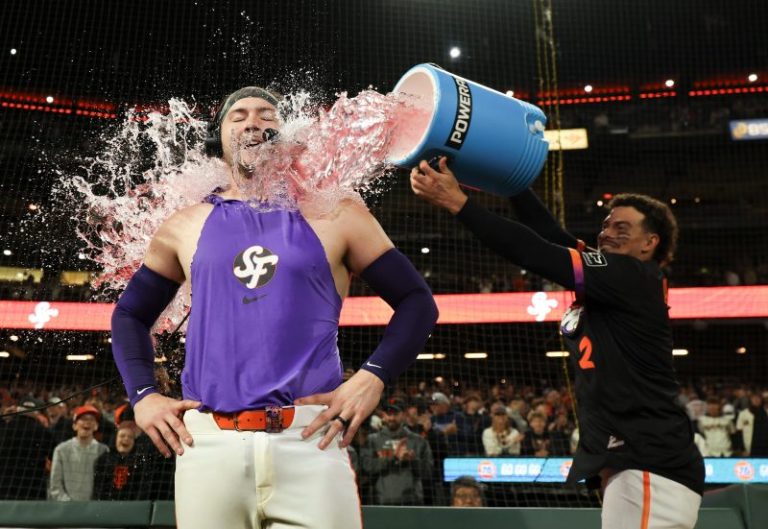 Watch: Giants win on wild walk-off inside-the-park home run