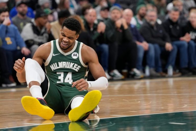 Giannis Antetokounmpo exits Bucks game with injury: What we know